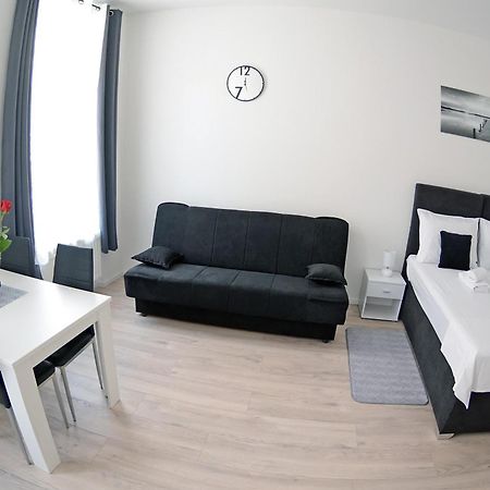 Virtus Apartments And Rooms With Free Private Parking Zagreb Quarto foto